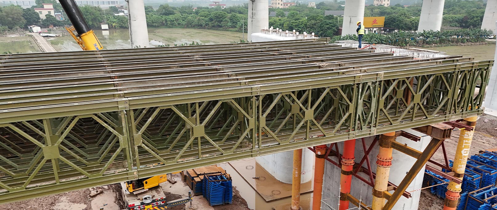 Pont extra-large de la gare de Hezhou sur la voie ferrée à grande vitesse Zhuhai-Zhaoqing